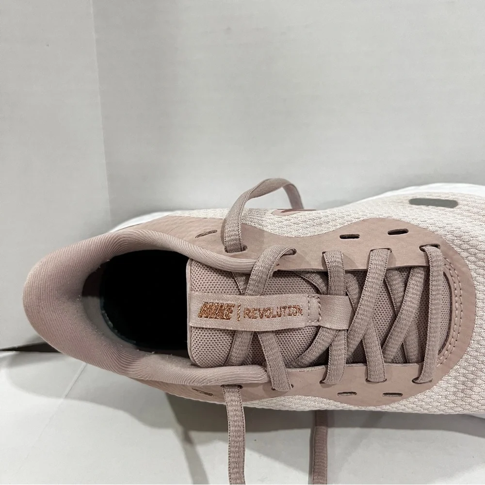 Nike Running Revolution 5 Pink Blush Gold Sneakers Size 6.5 Slip-On Lightweight
